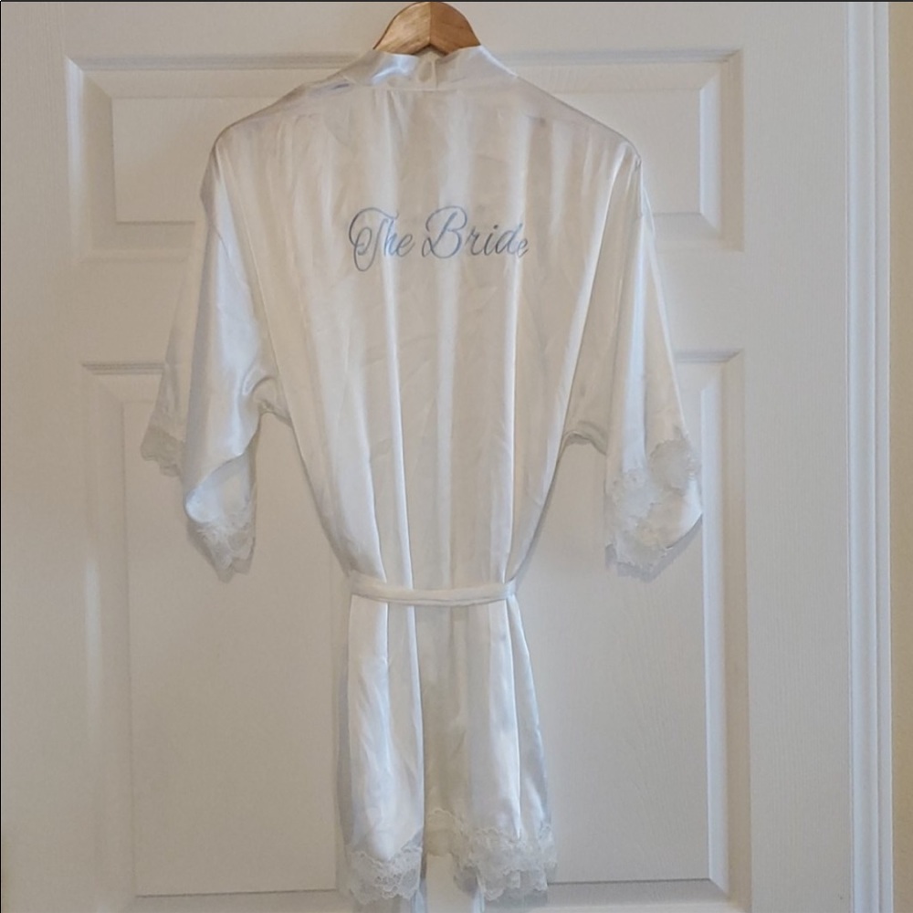 Mrs Robe - Picture 2 of 5